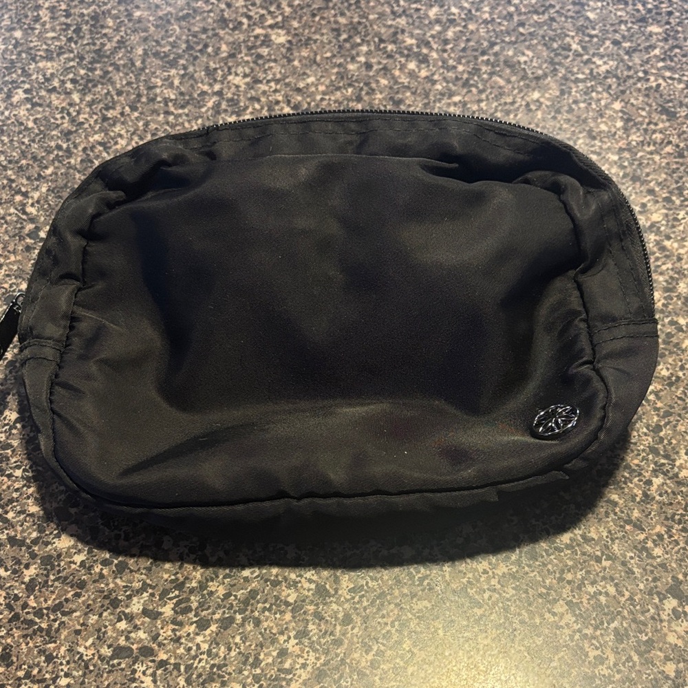 Black Gaiam sidekick belt bag